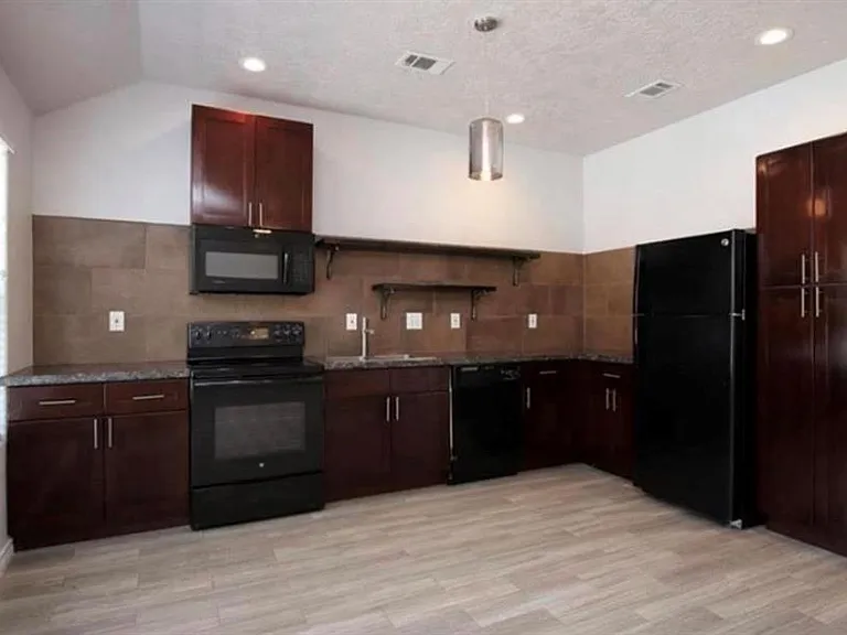 995 Junell St — Photo 2