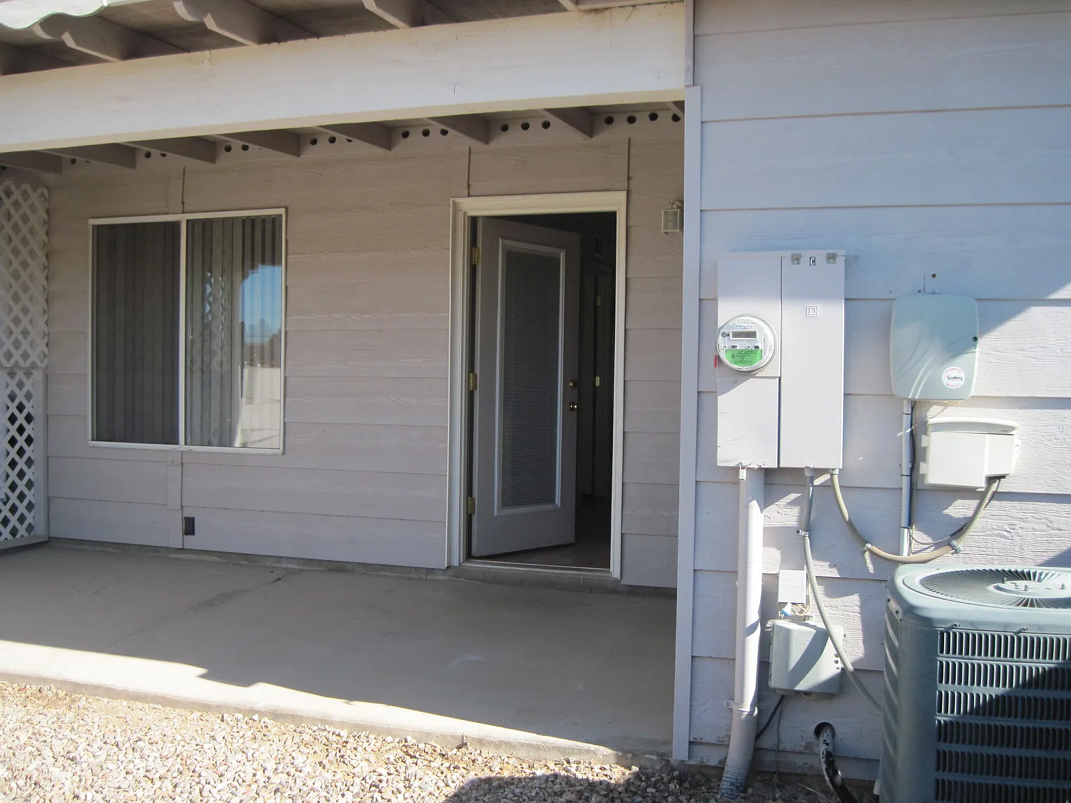 700 W Henry St — Photo 3