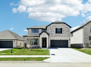 9200 Horse Herd Dr, Crowley, TX 76036