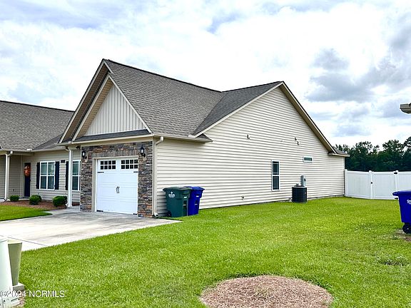4th image of 2247 Sweet Bay Drive #B