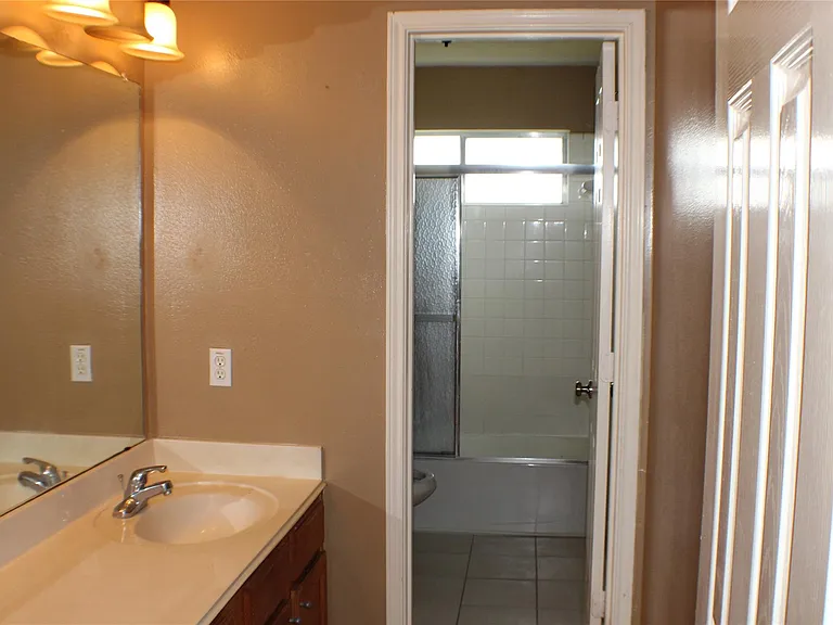 12231 Ashford Park Dr — Photo 32