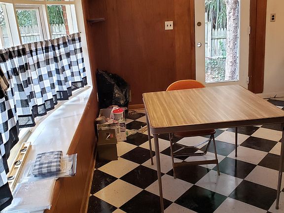 Bay window, country kitchen