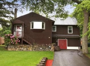 92 High St, Topsfield, MA 01983