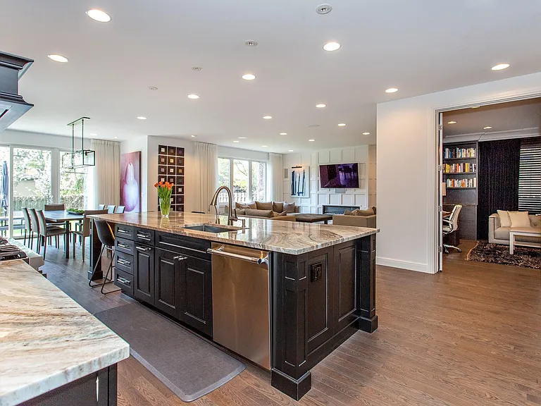 25925 York Rd — Photo 12