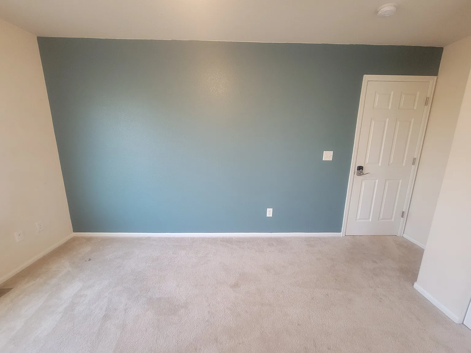 4 bed, 2540 sqft, $680 — Photo 3