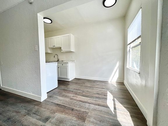 5th image of 4324 Burns Ave #207