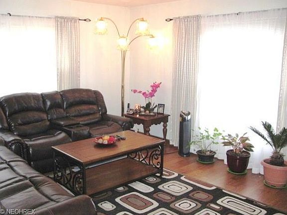 3rd image of 330 Victor Ave