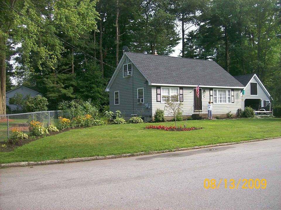 Side view/front yard of 45 Watson St