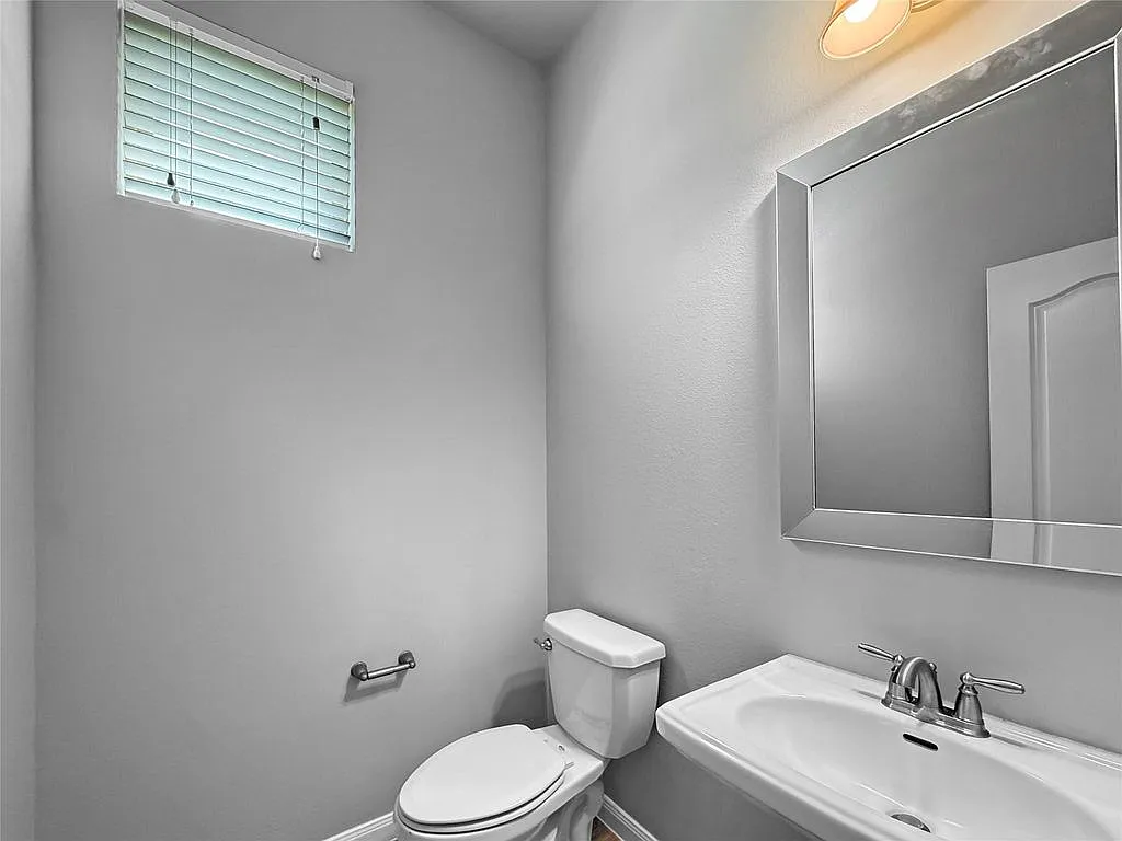 4 bed, 3701 sqft, $3,500 — Photo 3