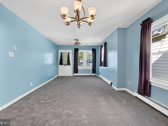 4th image of 1425 Bleigh Ave