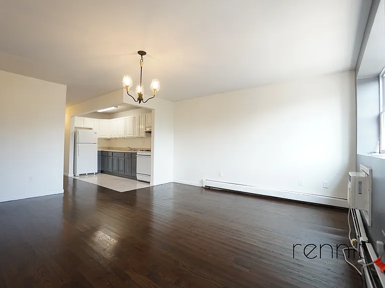 1305 Gates Ave #3 — Photo 2