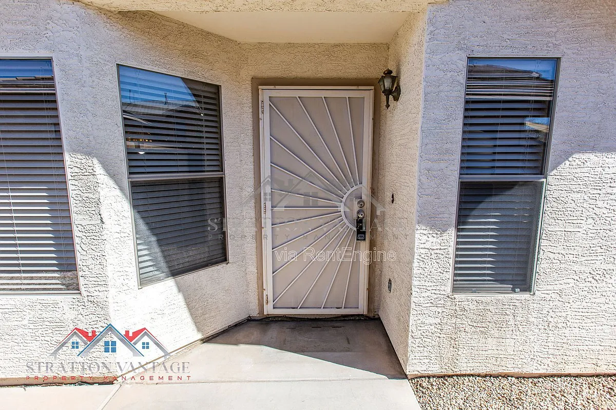 Building Photo - 12913 W Palm Ln