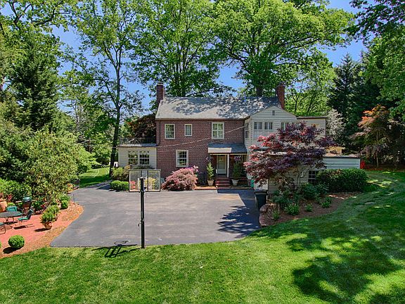 4th image of 621 Scenic Dr