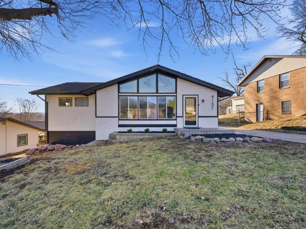 4137 Knob Hill Dr, Des Moines, IA 50317