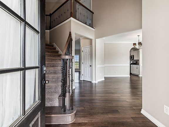 3rd image of 1084 Michaela Cir