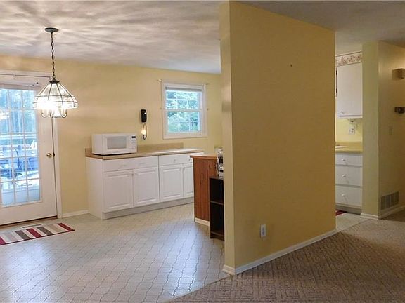 4th image of 1049 Verona Dr