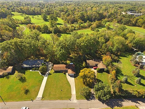 2nd image of 4242 Oakcrest Dr