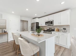1032 Adamstown Dr, Rosemount, MN 55068