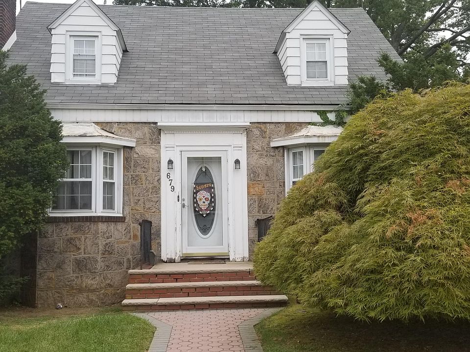 1st image of 679 Pelton Ave