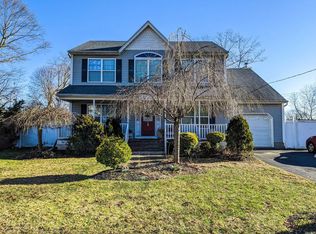 31 Greenhaven Dr, Pt Jefferson Station, NY 11776