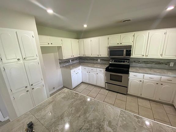 5th image of 2402 Orleans Dr