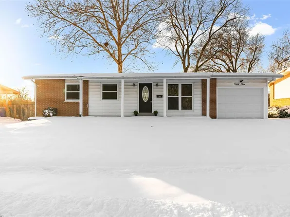 55 Shawnee Ln, Florissant, MO 63033