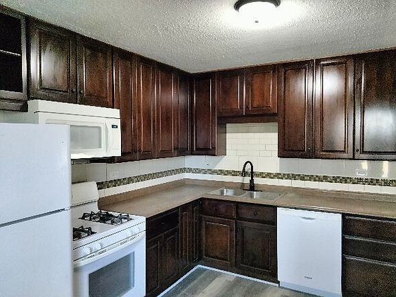 2nd image of 1502 Woodridge Dr
