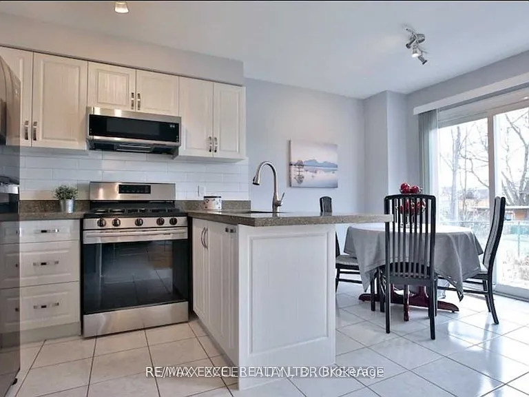 51 Hornchurch Cres — Photo 4