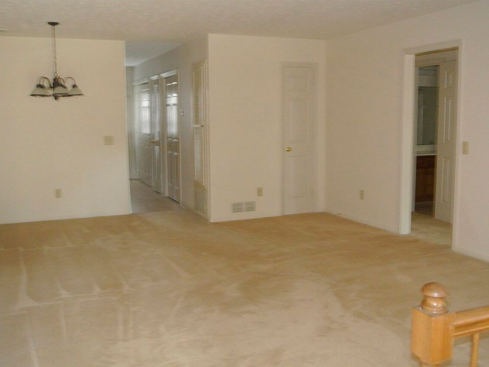 2nd image of 2182 Wexford Dr #B