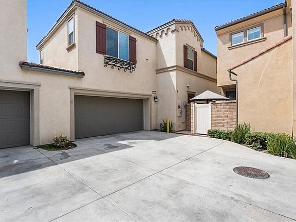 3rd image of 805 Cranberry Way