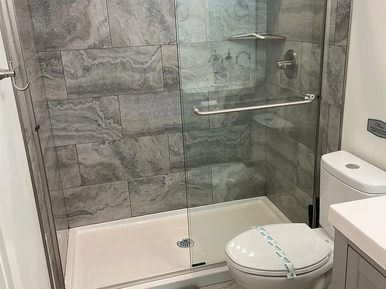 1426 SE Rogue Dr #C — Photo 5