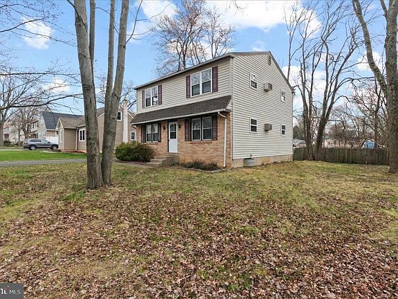 2nd image of 325 Olive Ave