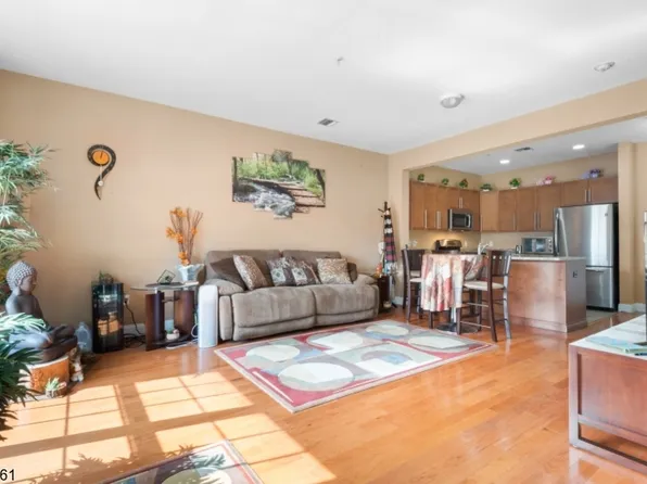 1110 Windsor Park Ct, Englewood City, NJ 07631