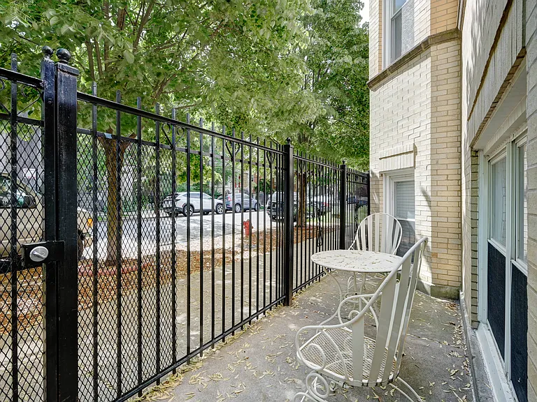 1430 N Maplewood Ave #102 — Photo 18