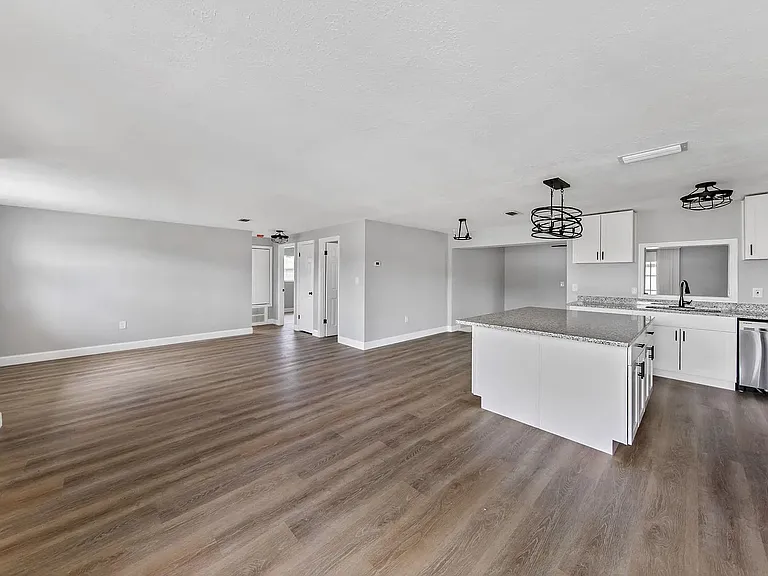 5374 Skyline Pl — Photo 4