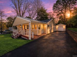 10 Pinedale Avenue, Farmingville, NY 11738