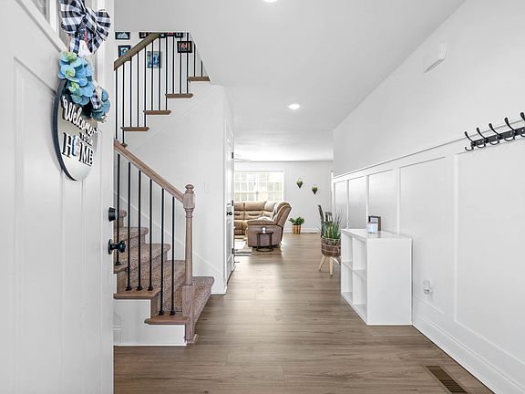 4th image of 740 Banister Dr