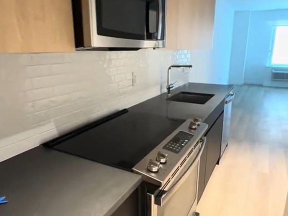 4th image of 424 Summit Ave #213