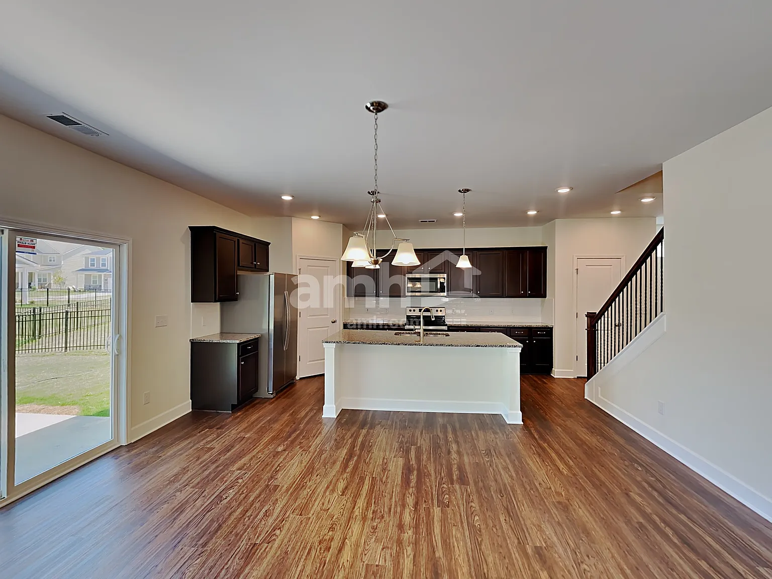 5 bed, 3.0 bath, 2596 sqft, $2,815 — Photo 4