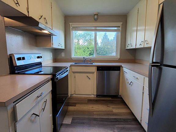 5th image of 9827 158th St E #3