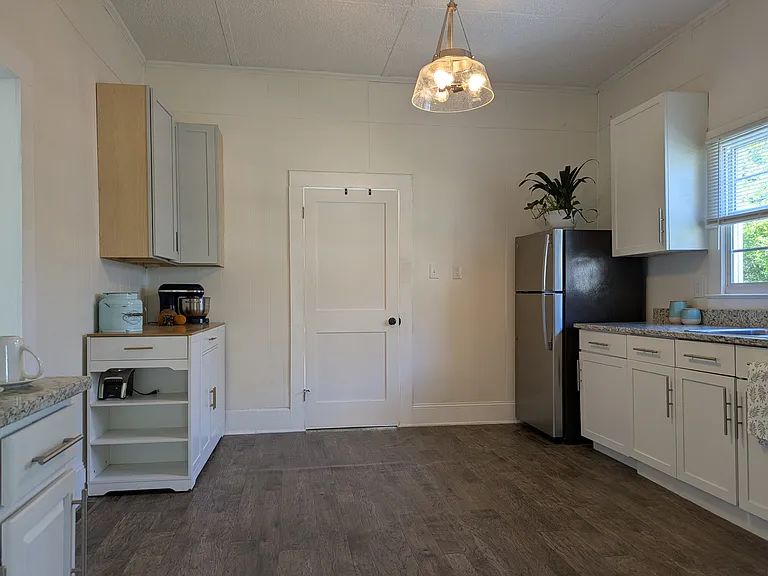 219 E Pressley Ave — Photo 18