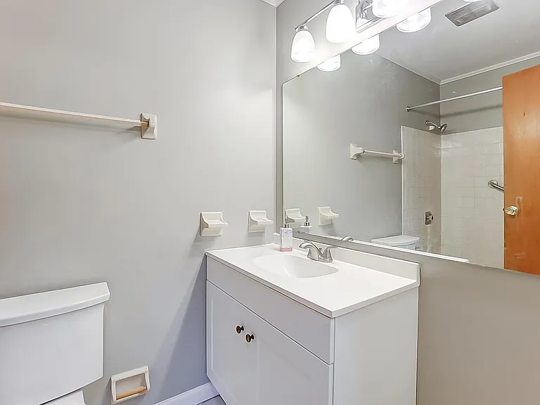 415 Rustic Ct — Photo 15