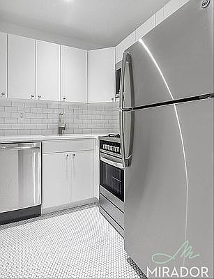 5th image of 10 E 13th St APT 3F