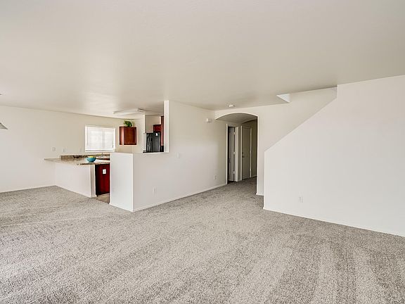 5th image of 2153 W Wilson Ave