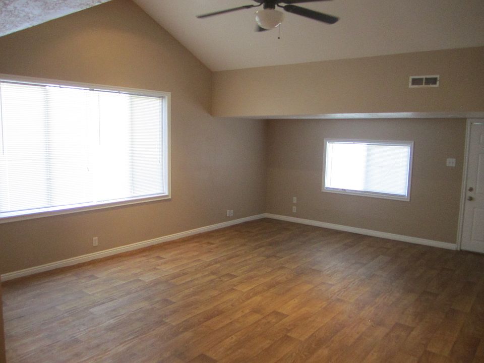 1st image of 284 E Baird Ave