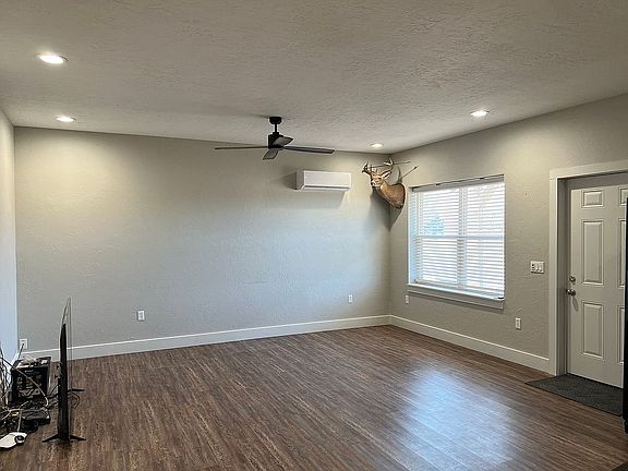 3rd image of 276779 Cliff Browning Cir