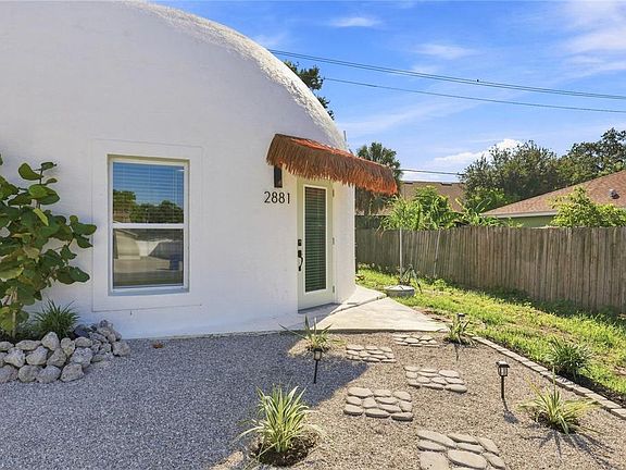 3rd image of 2881 GENTIAN ROAD