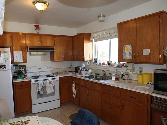 3rd image of 1745 Dora Dr S