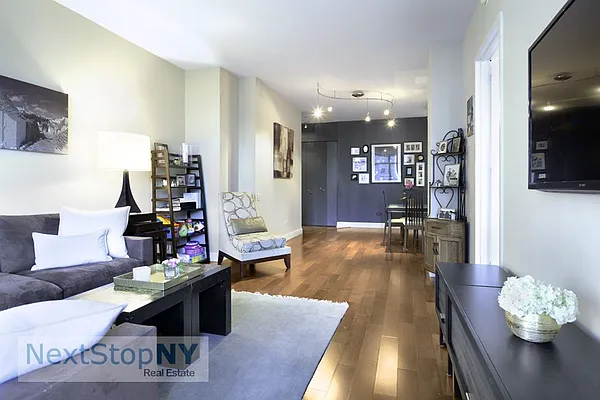 Sold by NextStopNY | media 4