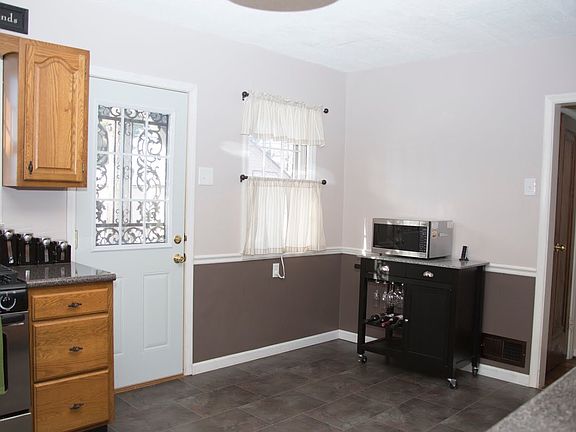4th image of 2719 Crawford St
